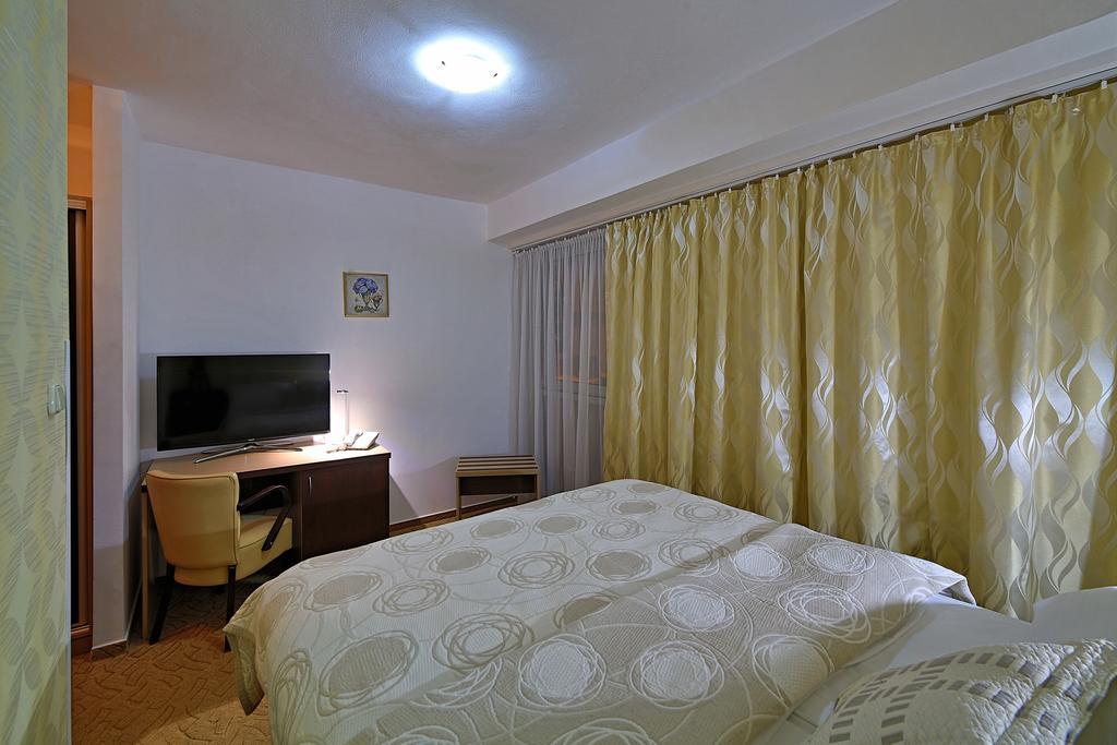 Hotel Saris Bardejov Exterior photo
